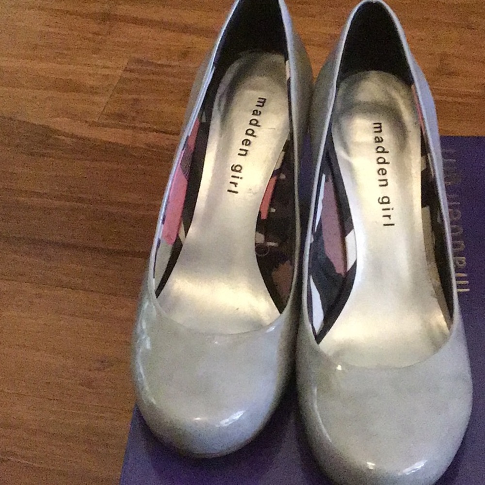 Grey madden girl rounded toe heels size 7